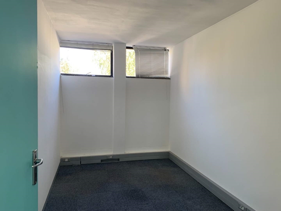 To Let commercial Property for Rent in Loevenstein Western Cape